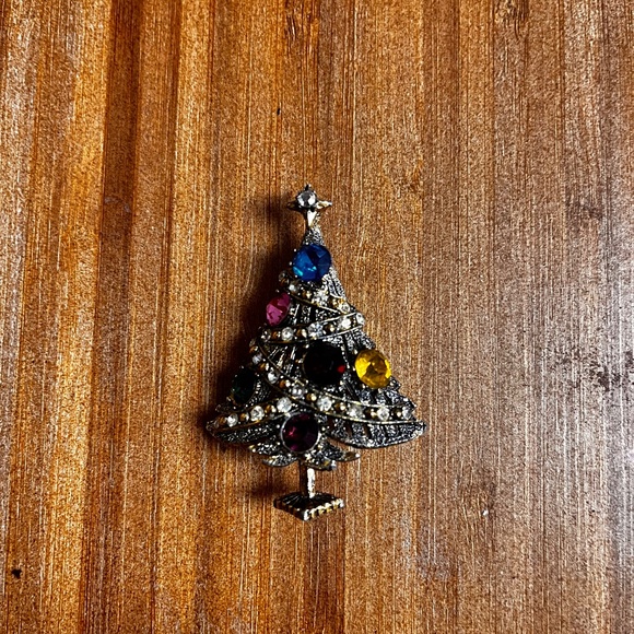 Stunning Vintage Hollycraft Christmas Tree Brooch - Picture 2 of 7